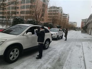 藍海投資張龍陽、侯杰，天福雅苑卡點執(zhí)勤.jpg